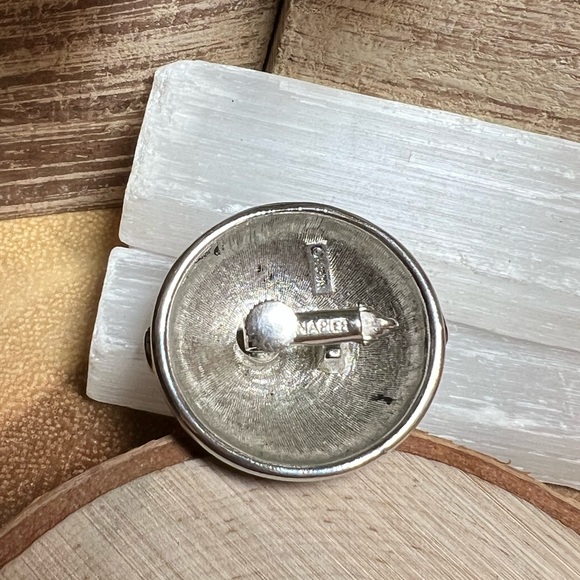 VTG| Napier Screw Back Earrings 🤍✨ - Picture 4 of 6